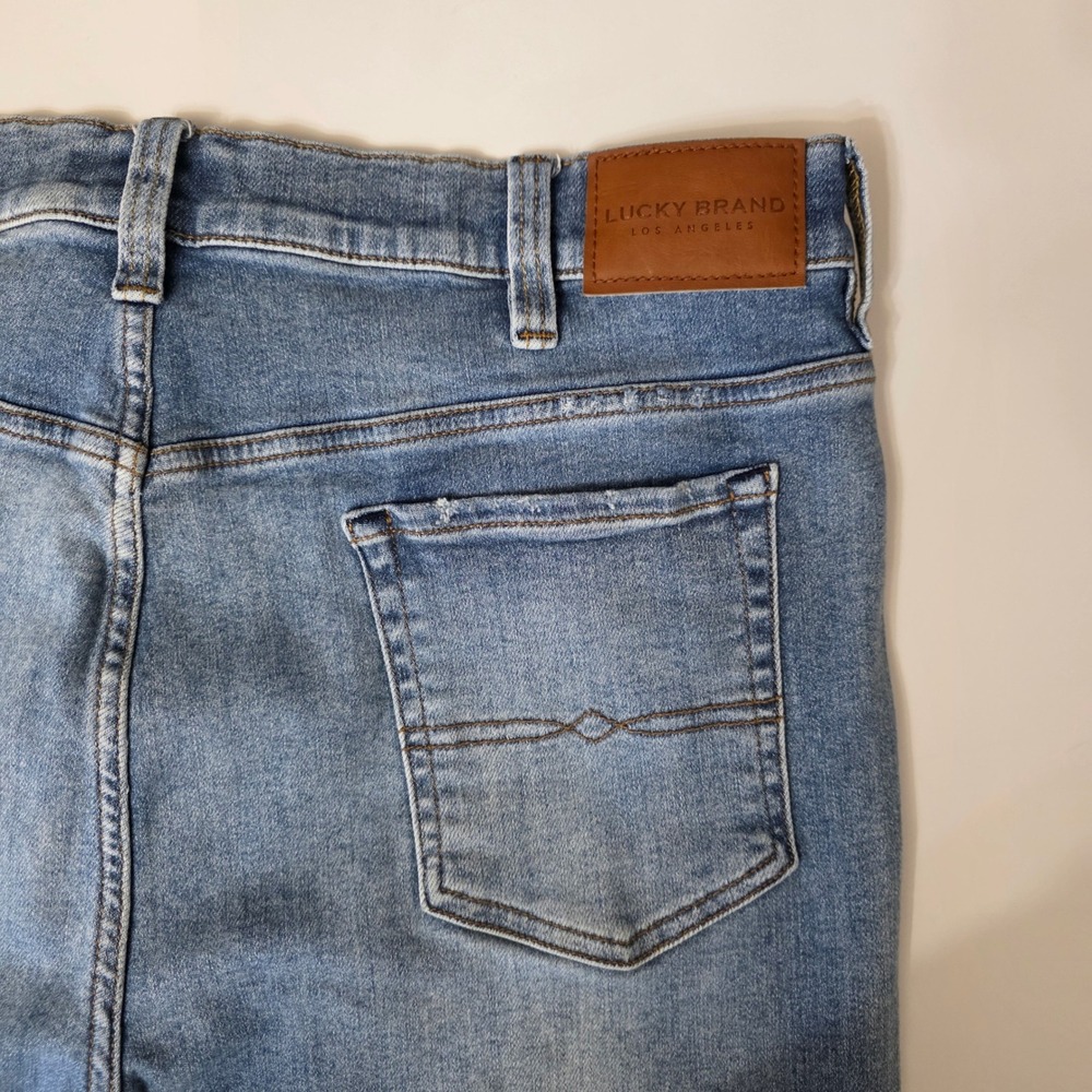 Lucky Brand Jeans Mens 40x31 Blue Denim Athletic Taper Straight Leg Stretch - Picture 7 of 12